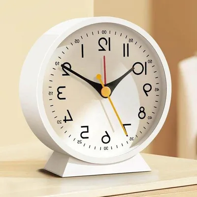 Image de Horloge murale analogique rétro à piles avec éclairage, pour la décoration du salon ou la table de chevet de la chambre (blanche)