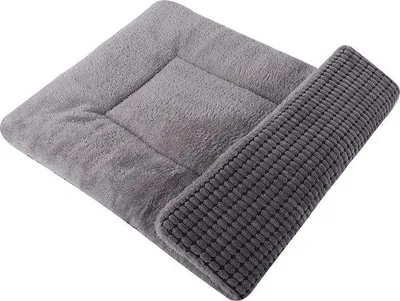 Produktbild von Famanu Katzenbett – Komfortables Plüschbett für Katzen und kleine Hunde