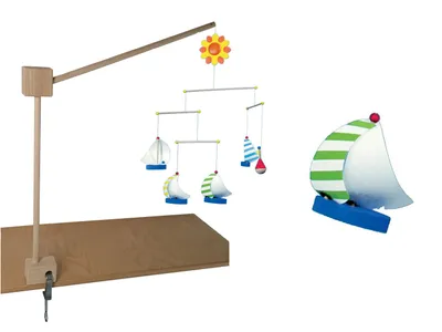 Produktbild von Halterung für Mobile am Kinderbett aus 100% Naturholz, mit Mobile Segelschiffe