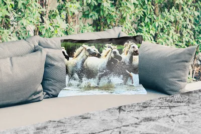Produktbild von MuchoWow® Outdoor Kissen - Pferde - Wasser - Natur - 50x30 cm - Wetterfest - Lounge Kissen - Sofa kissen - Wohnzimmer Dekoration