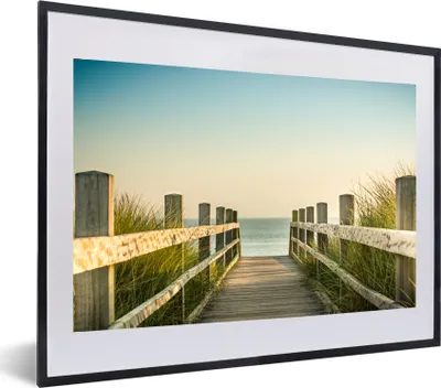 Produktbild von MuchoWow® MuchoWow® Gerahmtes Poster Zaun - Weg - Meer 60x40 cm - Poster mit zchwarzem Bilderrahmen - Schlafzimmer - Plakat in Rahmen - Drucken