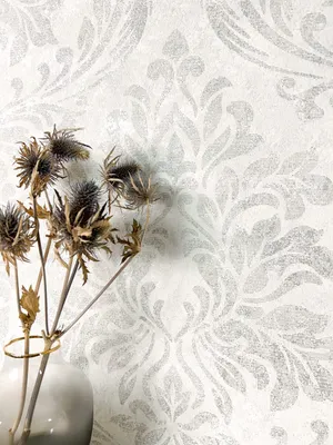 Produktbild von NEWROOM Tapete Grau Vliestapete Ornamente - Mustertapete Vintage Hellgrau Silber Struktur Glanz Metallic Romantisch