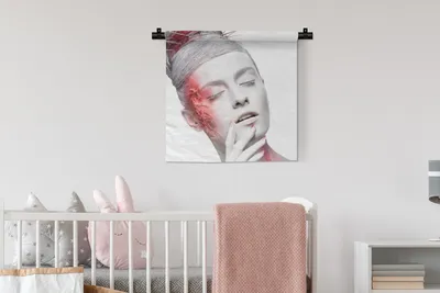 Produktbild von MuchoWow® Wandteppich Wandbehang Frau - Weiß - Rot 60x60 cm Tapisserie Dekoration Wandtuch - Dekorationen - Wand Decke