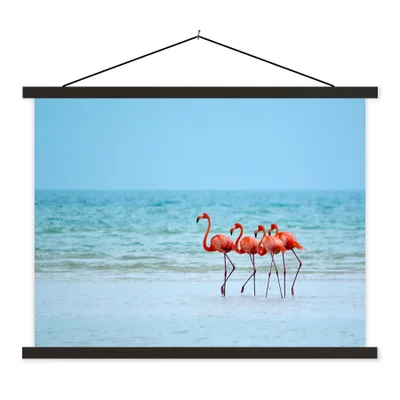 Produktbild von MuchoWow® Textilposter Vier Flamingos stehen am Strand 60x45 cm mit schwarzem Rahmen - Poster Schlafzimmer