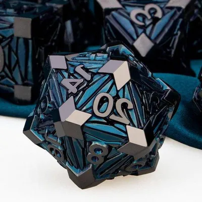 Produktbild von Famanu Würfelset Kristallsplitter - 7-teilig - Schwarz-Blau - für RPG-Spiele