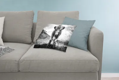 Produktbild von MuchoWow® Zierkissen Sofakissen Wohnzimmer Dekokissen 60x40 cm Schottisches Hochlandrind - Berg - Schwarz - Weiß - Kopfkissen - Polster mit Foto
