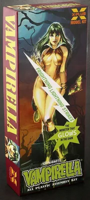 Produktbild von X-Plus Vampirella (Glow in The Dark Edition) Plastikmodellbausatz im Maßstab 1:8, Mehrfarbig