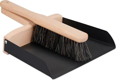 Productafbeelding van Stoffer en blik - Metalen vuilblik - Houten handveger - Stof - Kruimels - Vuil - Keuken - Camping - Zwart - Natuur