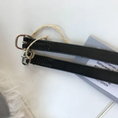 Immagine prodotto di Döbert cinturino per speroni in pelle nera con fibbia argentata
