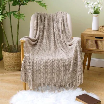 Produktbild von Unyqoos® Kuscheldecke Boho gestrickt – 100%.Polyacryl, weich & flauschig mit Quasten, einfarbig Beige, Wohndecke 125 x 150 cm für Sofa, Bett & Büro