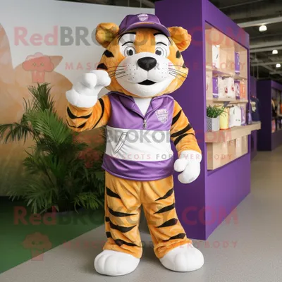 Produktbild von Lila REDBROKOLY Tiger Maskottchen Kostüm figur bekleidet mit Cargo-Shorts und Broschen
