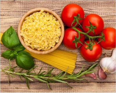 Produktbild von Wallario Poster - Spaghetti mit Tomaten, Knoblauch und Basilikum, Kunstdruck Größe: 40 x 50 cm
