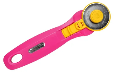 Produktbild von Rollschneider mit Ersatzklinge Ø 45 mm – Stoffschneider mit integriertem Klingenschutz (pink)