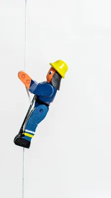 Produktbild von Holzspielzeug Kletterfigur Feuerwehrmann neu Höhe=6,5 (Kletterseil ca 45 cm)cm NEU