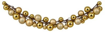 Productafbeelding van Mica Decorations Kerstslinger Goud 180 cm - Gouden Kerstslinger met Kerstballen - Kerstdecoratie voor Schouw, Trap of Kerstboom - Gemaakt van Gerecycled Polystyreen - 180 x 10 x 10 cm