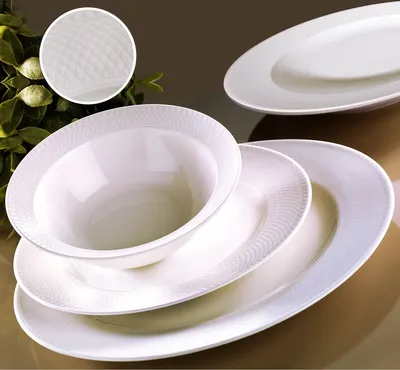 Zdjęcie produktu dla Hermia Concept, wysokiej jakości 18-częściowy zestaw obiadowy wykonany w 100% z porcelany, kolor biały | 6 talerzy obiadowych (27 cm), 6 talerzy głębokich (21 cm), 6 miseczek (16 cm) | Nadaje się do mycia w zmywarce i używania w kuchence mikrofalowej.