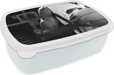 Produktbild von KitchenYeah® Lunchbox Brotzeit Brotdose 17x11 cm Schwarzer und weißer Basketballspieler mit einem Basketball Kinder Brotzeitdose - Lunch Box - Kinder - Sandwich-Box - Schulbox - Lunch Boxen