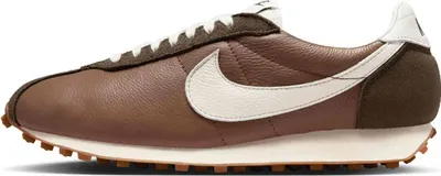 Image de Nike Sneakers IM1651-200 in MARRON color size 40