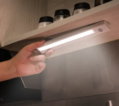 Produktbild von INF Listwa świetlna LED z czujnikiem ruchu Biały