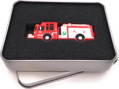 Produktbild von Onwomania Feuerwehr Auto Feuerwagen USB Stick in Alu Geschenkbox 64 GB USB 3.0