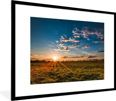 Produktbild von MuchoWow® Gerahmtes Poster Sonnenuntergang - Natur - Wolken - Gras 80x60 cm - Poster mit Schwarzem Bilderrahmen Wandposter Rahmen Foto Bilder - Schlafzimmer-Dekorationen - Fotoposter