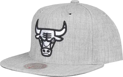 Zdjęcie produktu dla Czapka z daszkiem Mitchell & Ness Snapback Cap - HEATHER Chicago Bulls szary