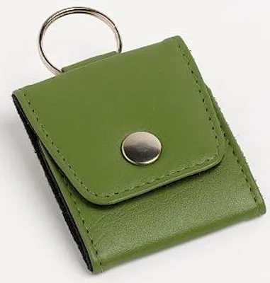 Produktbild von Globuli Schlüsselanhänger Leder für 5 Gläser (1,5g) | Notfall-Etui | OMEO®(ohne Gläser) grün