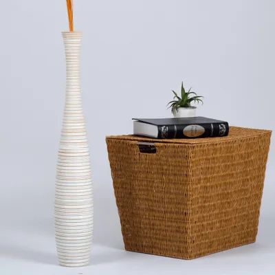 Produktbild von Leewadee Hohe Bodenvase 65 cm aus Mangoholz in weiß
