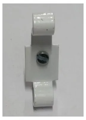 Immagine prodotto di CAVALLOTTO PER FISSAGGIO/GIUNZIONE CREMAGLIERA Bianco