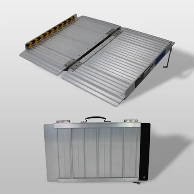 Produktbild von TRUTZHOLM Rollstuhlrampe klappbar 61 cm Traglast 272 kg Alu grau geriffelt Auffahrrampe