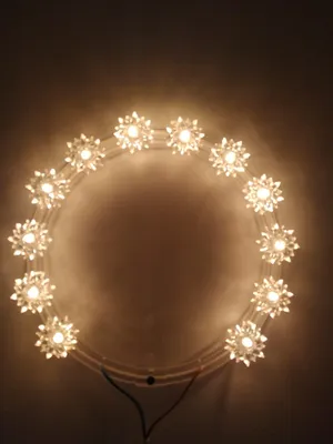 Leuchtkrone 18 cm für Heiligenfiguren, warmweißes LED-Licht