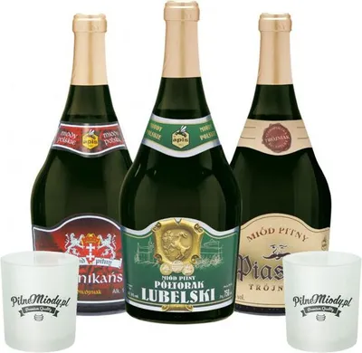 Produktbild von Set mit 3 Apis Mets (Honigwein Półtorak-Eineinhalber/ Dwójniak-Halber / Trójniak-Drittel) mit 2 Bechern | 2250ml | 13-16% Alkohol Metwein | Polnische Produktion