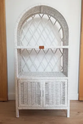Immagine prodotto di WikliBOX - Libreria grande in vimini con ante, cestino in vimini, bianco 50x27x100 cm