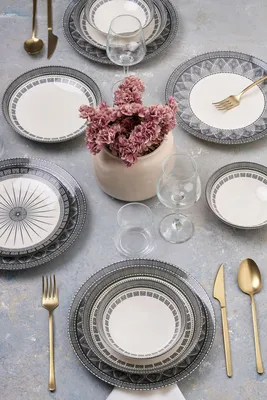 Obrázok produktu pre Hermia Concept, kvalitná 24-dielna jedálenská súprava zo 100 % porcelánu, biela, antracitová a čierna | 6 servírovacích tanierov (25 cm), 6 tanierov (20 cm), 6 misiek (15 cm), 6 dezertných tanierov | Vhodné do umývačky riadu a mikrovlnnej rúry.