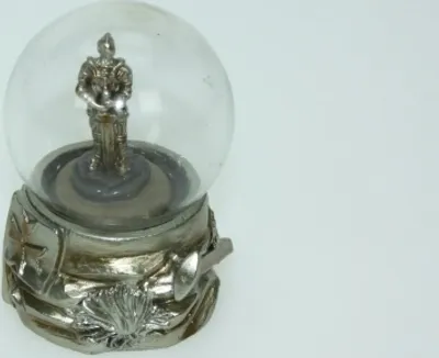 Produktbild von Glitzerkugel Ritter, 6,5 cm, Figur Figuren Schneekugel Schneekugeln Glitzerkugeln Glitterkugel