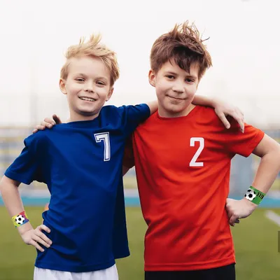 Produktbild von 10 Stück Fußballspiel-Schlagbänder, bunte Fußball-Armbänder für Kinder, Jungen und Mädchen, Motto-Partyzubehör, Gastgeschenke, Geschenke