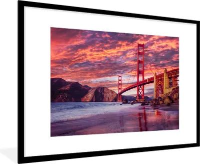 Produktbild von MuchoWow® Gerahmtes Poster Die Golden Gate Bridge mit einem wunderschönen lila Himmel 90x60 cm - Poster mit Schwarzem Bilderrahmen Wandposter Rahmen Foto Bilder - Wanddekoration - Fotos