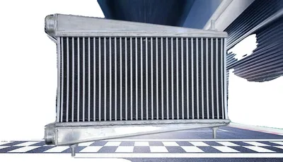 Immagine prodotto di Intercooler per Nissan Patrol e Toyota Land Cruiser, Prestazioni di raffreddamento ottimizzate, Robusta struttura in alluminio, Facile installazione