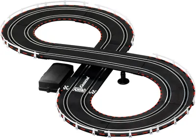Immagine prodotto di Carrera, Spider Speed Shifter e Goblin Getaway con pista da corsa in miniatura a forma di ottavo, rossa e con un'immagine di un'altra persona