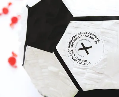 Zdjęcie produktu dla Piniata Piłka Nożna Godan dekoracja urodzinowa 28 cm