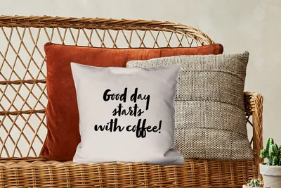 Produktbild von MuchoWow® Zierkissen Sofakissen Wohnzimmer Dekokissen 40x40 cm Zitate - Sprichwörter - Kaffee - Ein guter Tag beginnt mit Kaffee! - Foto Kissen - Schlafzimmer Dekoration