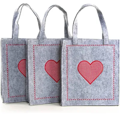 Produktbild von 3 kleine Geschenktaschen aus Filz mit Herz - rot grau kariert 22 x 25 x 5,5 cm