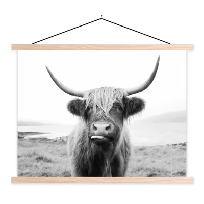 Produktbild von MuchoWow® Textilposter Tiere - Schottischer Highlander - Kuh - Schwarz - Weiß 60x45 cm mit holzfarbenen Rahmen - Bild