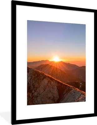 Produktbild von MuchoWow® Gerahmtes Poster Berg - Landschaft - Sonne 60x80 cm - Poster mit Schwarzem Bilderrahmen Wandposter Rahmen Foto Bilder - Wohnzimmer - Dekorationen - Prämie