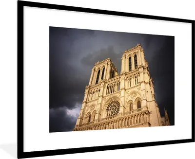 Produktbild von MuchoWow® Gerahmtes Poster Dunkle Wolken über Notre Dame in Paris 90x60 cm - Poster mit Schwarzem Bilderrahmen Wandposter Rahmen Foto Bilder - Wanddekoration - Fotos