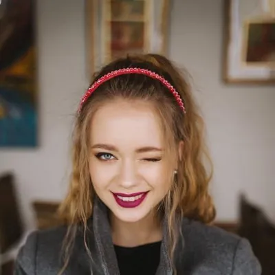 Produktbild von Rotes Kristall-Stirnband für Damen mit Glitzer, eleganter Haarschmuck für Party, Hochzeit und Abendveranstaltungen
