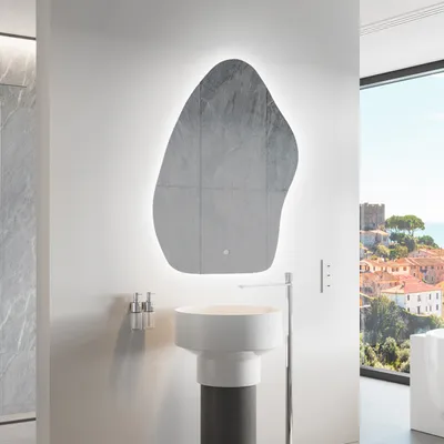 Produktbild von Unregelmäßiger asymmetrischer Spiegel mit LED Beleuchtung 64 x 84 cm - mit LED Beleuchtung - LED Farbe Kaltweiß 7000K - Individuell Nach Maß - Beleuchtet Wandspiegel Lichtspiegel Badezimmerspiegel - Sensor Schalter - GLZ221