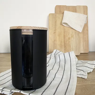 Image de Ritzenhoff & Breker Pot à provisions "JYTTE SCHWARZ", 1,0 l en verre noir, couvercle en hêtre avec silicone - 3 pièces (816181)