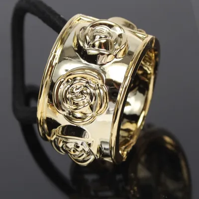 Produktbild von Haarring mit Rosen Muster in der Farbe Gold