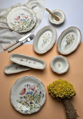Produktbild von Hermia Concept, Hochwertiges Frühstücksset (14 Teile), 100% Porzellan | 6 Servierteller (21 cm), 4 Joker-Schalen (11 cm), 2 Ölplatten (22 cm), 2 Platten (21 cm) | Spülmaschinen- und mikrowellenfest.